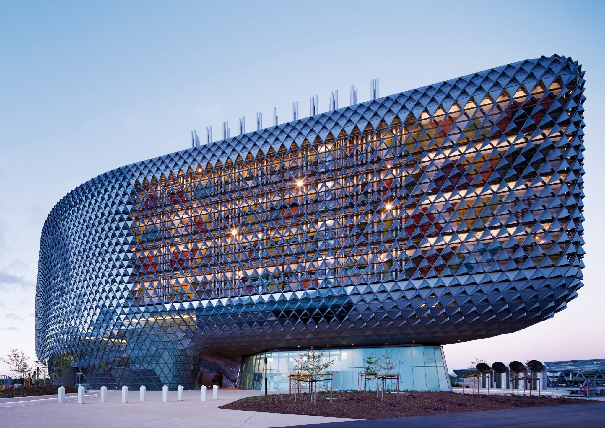 Уникальные и в большинстве. Заха Хадид архитектура Австралия. Архитектура Шератон Хучжоу.